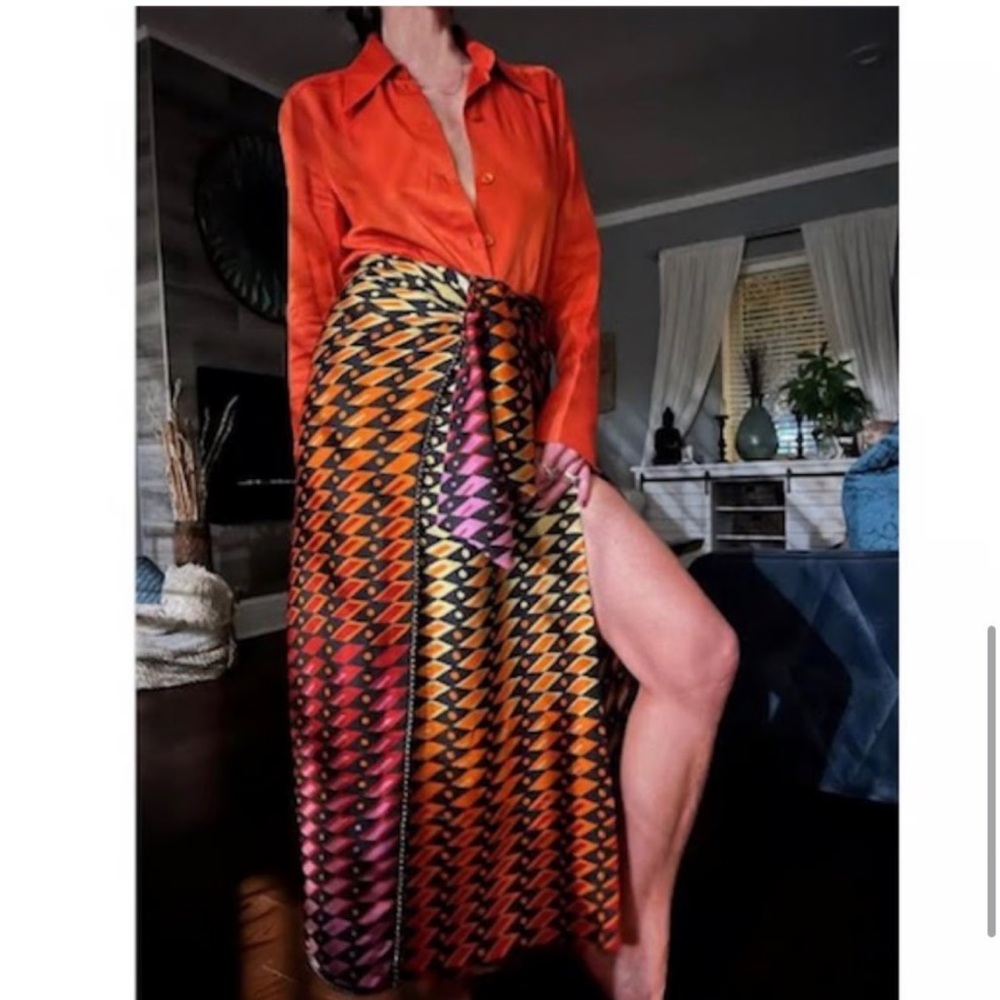 ZARA Printed Midi Skirt – Size Medium
Brand new with tags 🔥